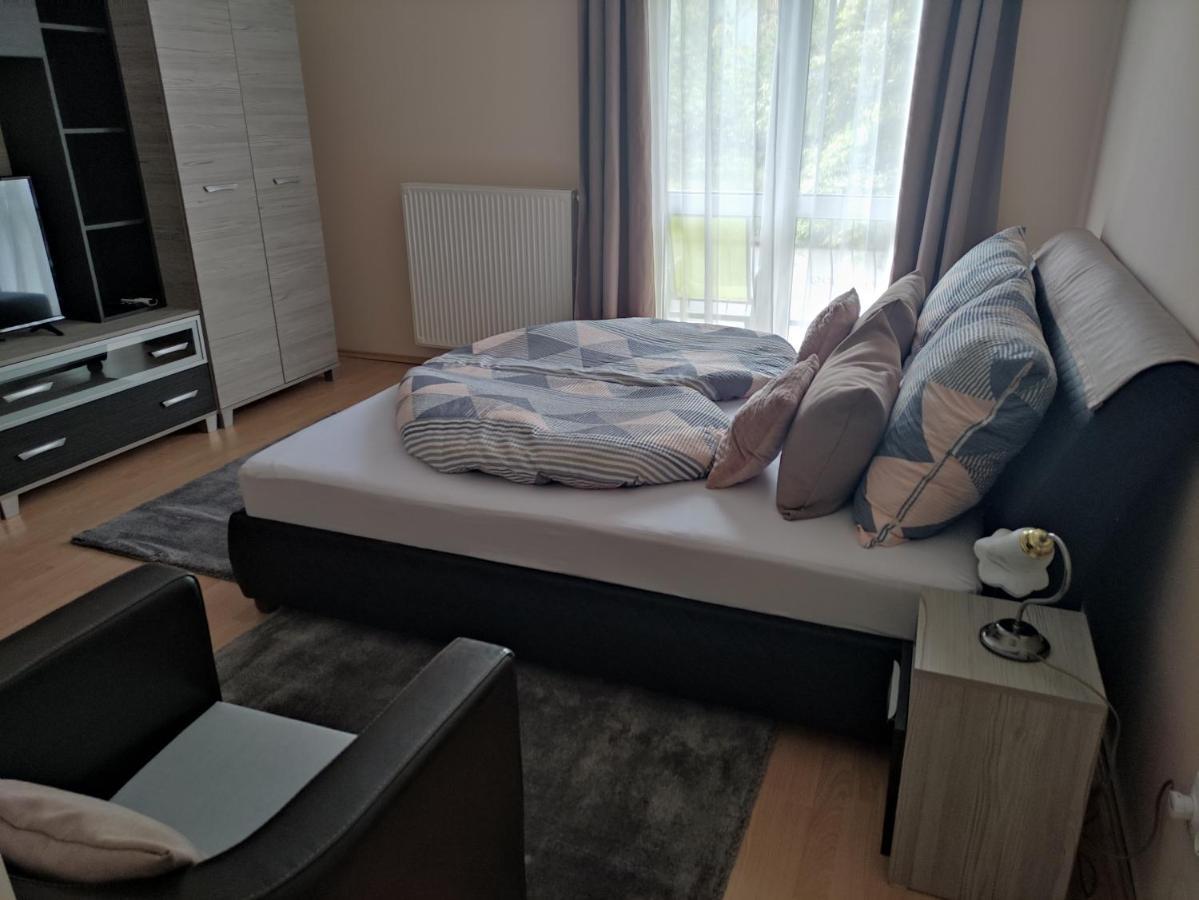 Zsanett Appartement Heviz Exterior photo